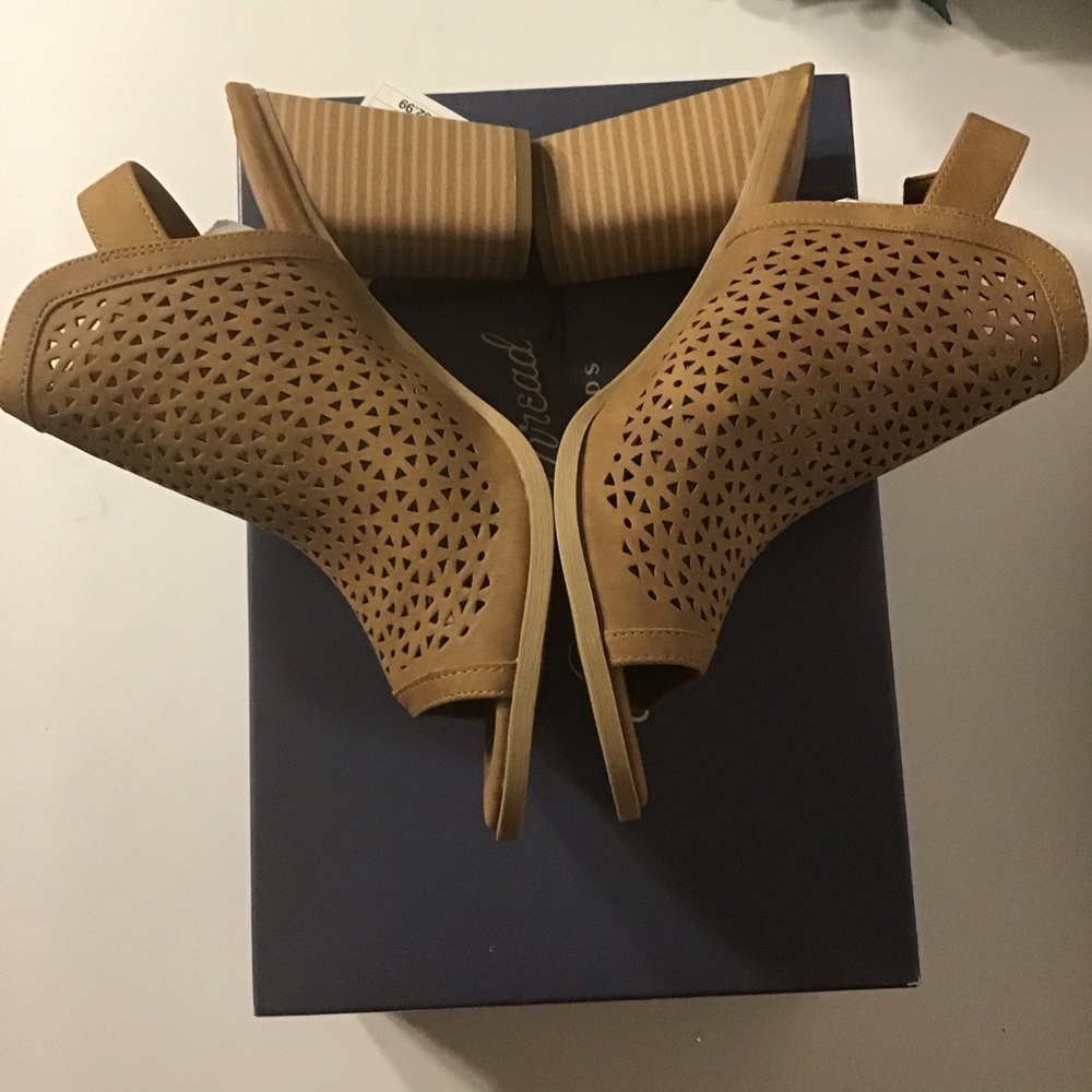 🌸NIB LASER CUT SHOOTIE - Picture 5 of 8